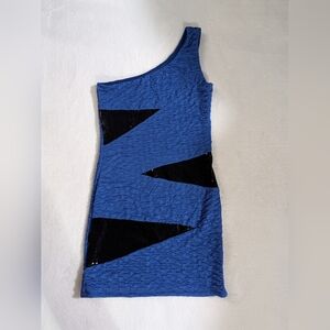 One-shoulder blue and black sequin dress with a glamorous, retro vibe #glamour